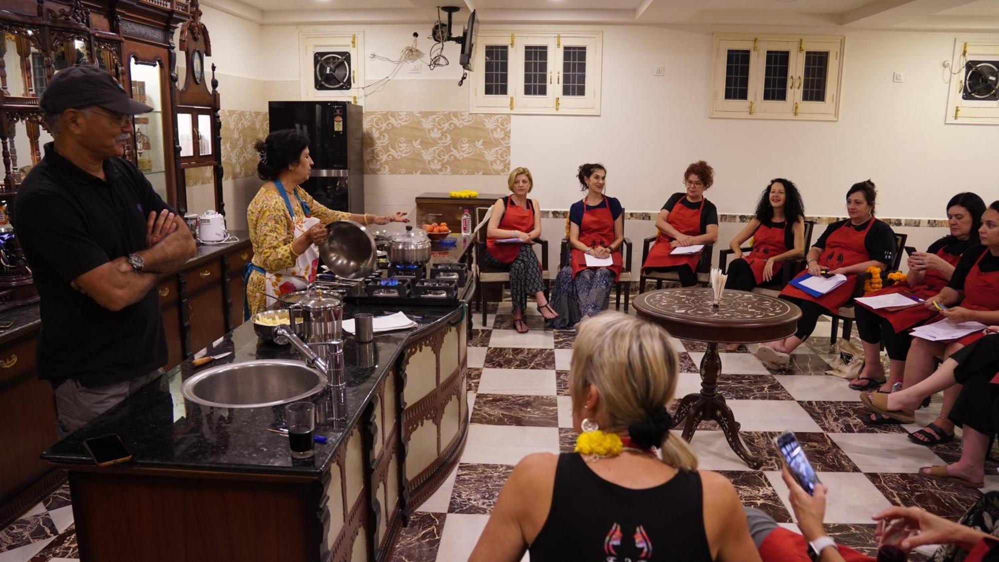 Radhe Krishna Niwas Apartment อุเดเปอร์ ภายนอก รูปภาพ