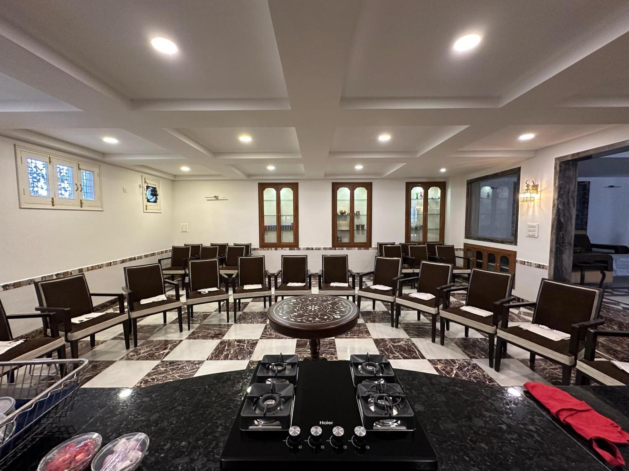 Radhe Krishna Niwas Apartment อุเดเปอร์ ภายนอก รูปภาพ